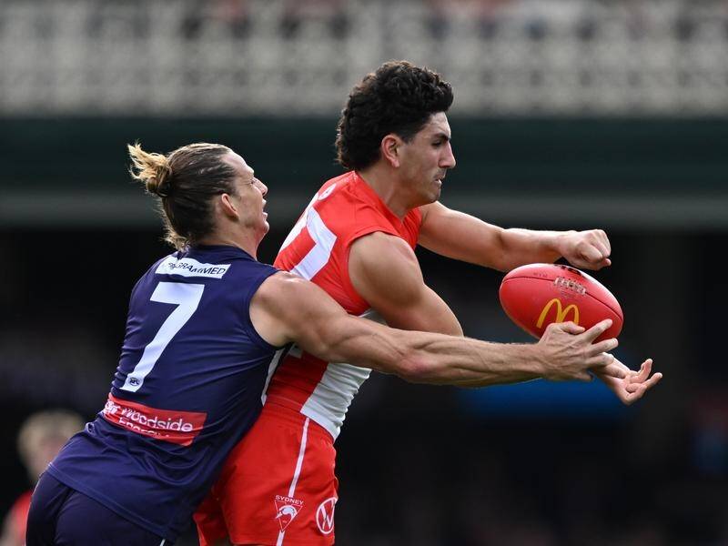 Nat Fyfe (left) was in the thick of the action as the Dockers staged an upset win at the SCG. (Dean Lewins/AAP PHOTOS)
